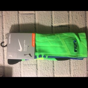 Nike Elite norm green size 8-12